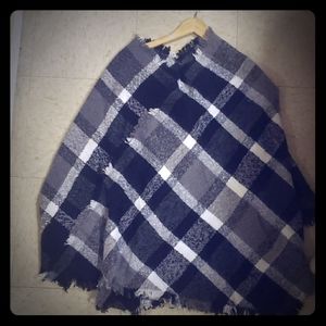 Womens fringe hem checkered poncho